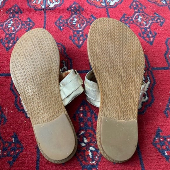 MICHAEL KORS * Gold LEATHER Warren FLIP FLOPS Sandals * EUC * 7-1/2 - Picture 10 of 10